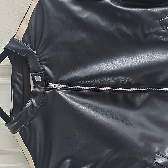 NWT Democracy Faux Leather Biker Jacket Zip Closure & Pockets Large Black/Cream - Picture 5 of 15